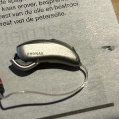 Hoortoestel Phonak huidkleurig toestel, amint azt az iLostnak jelentették.