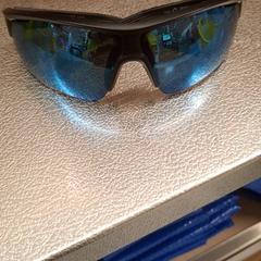 Óculos de sol, como reportado por IKEA Paris - Italie Deux utilizando o iLost