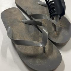 Sleeper, segons ha informat Silver Sands Beach mitjançant iLost