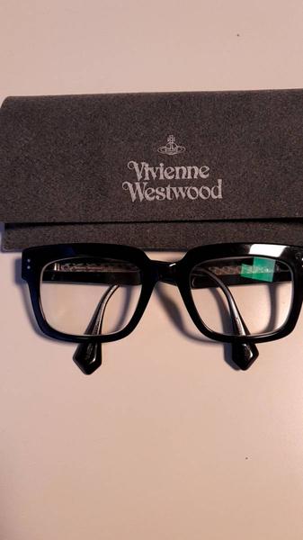 Glasses case with glasses