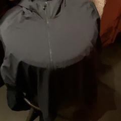 Jacke Blue/black, gemeldet von MEININGER Hotel Brussels City Center über iLost