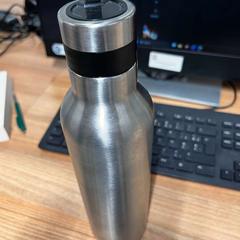 Flasche, gemeldet von Vrije Universiteit Brussel (VUB) über iLost