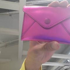 المحافظ، كما تم الإبلاغ عنه بواسطة IKEA Paris - Rivoli عبر iLost