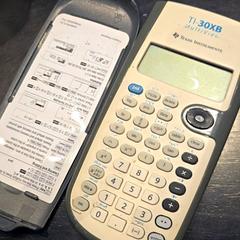 Calculadora Ti-30XB, ha sido reportado por Universiteit Gent - Faculteitsbibliotheek LW con iLost