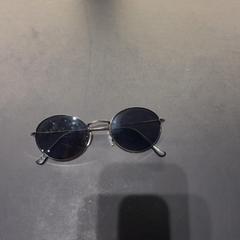 Gafas de sol, ha sido reportado por Van der Valk Hotel Houten con iLost