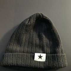 Grey hat Converse, ako bolo nahlásené Van Gogh Museum pomocou iLost