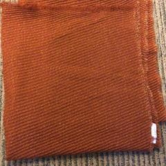 Šál Oranje/ bruin met gouden stiksels, ako bolo nahlásené Canisius-Wilhelmina Ziekenhuis pomocou iLost