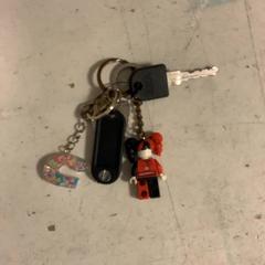 Klucz Zwarte sleutel met 3 sleutelhangers, zgłoszono przez Artis przy użyciu iLost