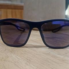 Napszemüveg Marine blauw, amint azt Gemeente Wageningen az iLost segítségével jelentette.