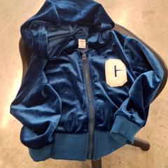 Jacke Enfant bleu, gemeldet von IKEA Dijon über iLost