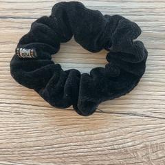 Scrunchie Zwart, zoals gemeld door Pathé Delft met iLost
