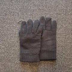 グローブ & 手袋 がiLostで Breda University of Applied Sciences Mgr. Hopmansstraat によって報告されました