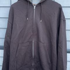 Donkere hoodie, jak bylo nahlášeno na iLost