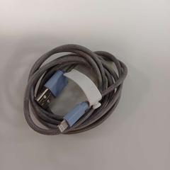 iPhone töltő grijze snoer en blauwe uiteinde, amint azt HU Amersfoort az iLost segítségével jelentette.