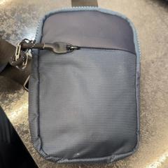 Tasje, segundo informou Rotterdam The Hague Airport usando iLost