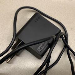 Adaptador, segons ha informat HvA Nicolaes Tulphuis & Tania Leonhuis mitjançant iLost