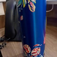 Üveg, amint azt Leonardo Royal Hotel Amsterdam az iLost segítségével jelentette.