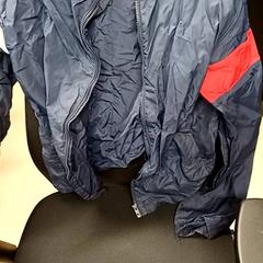 Veste Hilfiger, a été signalé par Qbuzz GD Groningen Peizerweg utilisant iLost