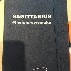 Notebooku Avec stylo orange, jak nahlášeno IKEA Toulouse pomocí iLost
