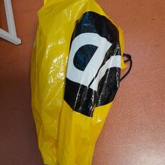 Borsa plastique jaune, come riportato da TCL utilizzando iLost