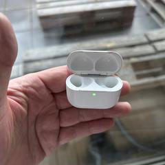 AirPods case zonder AirPods van Apple., som rapporterats till iLost