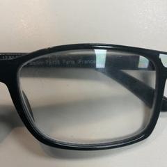 Des lunettes de soleil, a été signalé par Movie Park Germany utilisant iLost