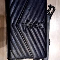 Bossa YSL, segons ha informat Leonardo Royal Hotel Amsterdam mitjançant iLost