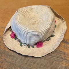 Kapelusz Bloemetjes op de rand van de hoed, zgłoszono przez Pathé Ede przy użyciu iLost