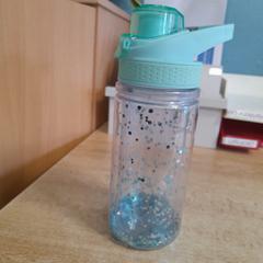 Drinkfles, som rapportert av Dolfinarium ved bruk av iLost