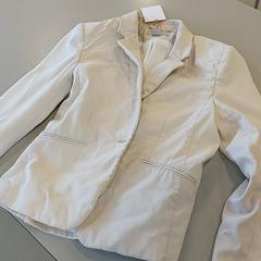 Vêtements - Witte blazer, a été signalé par Regio Limburg - Leuven utilisant iLost