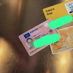 Snake skin wallet with cards and money, jak bylo nahlášeno na iLost