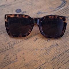 Gafas de sol zonnebril, ha sido reportado por Bospop con iLost