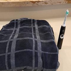 Bathrobe & Electric toothbrush, as reported by Van der Valk Hotel Schiphol using iLost