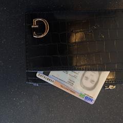 財布 majidi golnaz がiLostで Arriva Infoshop Enschede によって報告されました