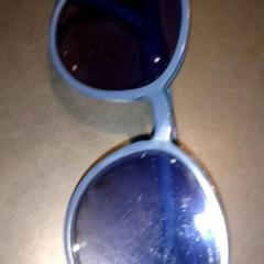 Óculos de sol, como reportado por TivoliVredenburg utilizando o iLost