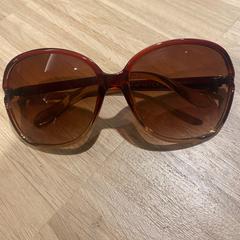 Zonnebril, iLost를 사용하여 Stad Halen에 보고됨