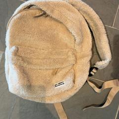 Bossa beige, segons ha informat Pathé Nijmegen mitjançant iLost