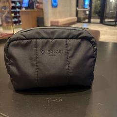 Trousse de maquillage, a été signalé par Van der Valk Hotel Amsterdam-Amstel utilisant iLost