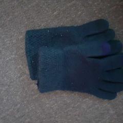 إكسسوارات الملابس، كما تم الإبلاغ عنه بواسطة Regio Limburg - Leuven عبر iLost