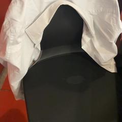 Camisa chemise, ha sido reportado por MEININGER Hotel Bordeaux Gare Saint-Jean con iLost