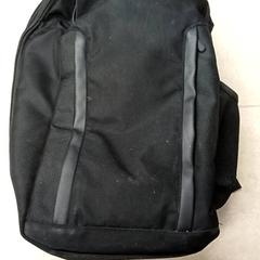 Mochila Zwart, segundo informou Qbuzz GD Groningen Peizerweg usando iLost