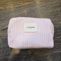 Necesser Lancôme, segons ha informat WestCord Hotel Eindhoven mitjançant iLost