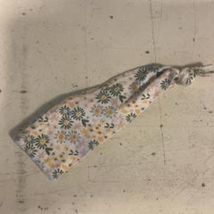 Bandana Bloemetjes, zoals gemeld door Artis met iLost