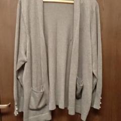 Blusa, como reportado por Mövenpick Hotel Amsterdam City Centre utilizando o iLost