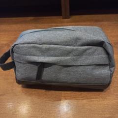 Toilettas Blauw Denim, a été signalé par Van der Valk Hotel Gorinchem utilisant iLost