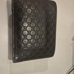 財布 Su がiLostで Pathé de Kuip によって報告されました