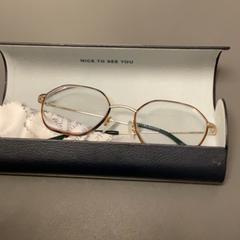 Ulleres, segons ha informat MEININGER Hotel Copenhagen mitjançant iLost