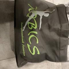 Saco - draagtas, como reportado por Centraal magazijn utilizando o iLost