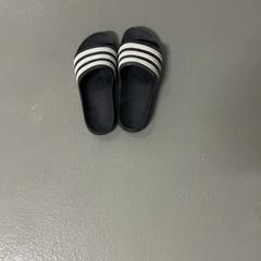 Slippers, a été signalé par Silver Sands Beach utilisant iLost