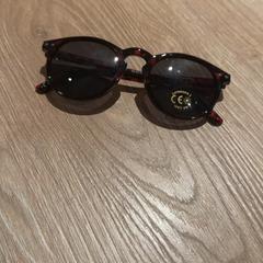 Gafas de sol, segundo informou Van der Valk Hotel Eindhoven - Best usando iLost